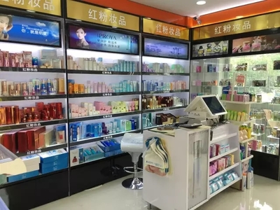 行在新疆(22)|方圓500米聚集40家化妝品店 這竟然僅是新疆的一個(gè)鎮(zhèn)級(jí)市場(chǎng)!