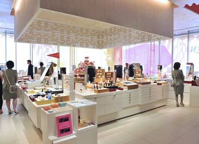 一套資生堂化妝品展廳設(shè)計(jì)圖