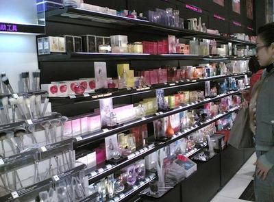 什么樣的營銷模式?這家化妝品現(xiàn)在全球擁有上千家門店